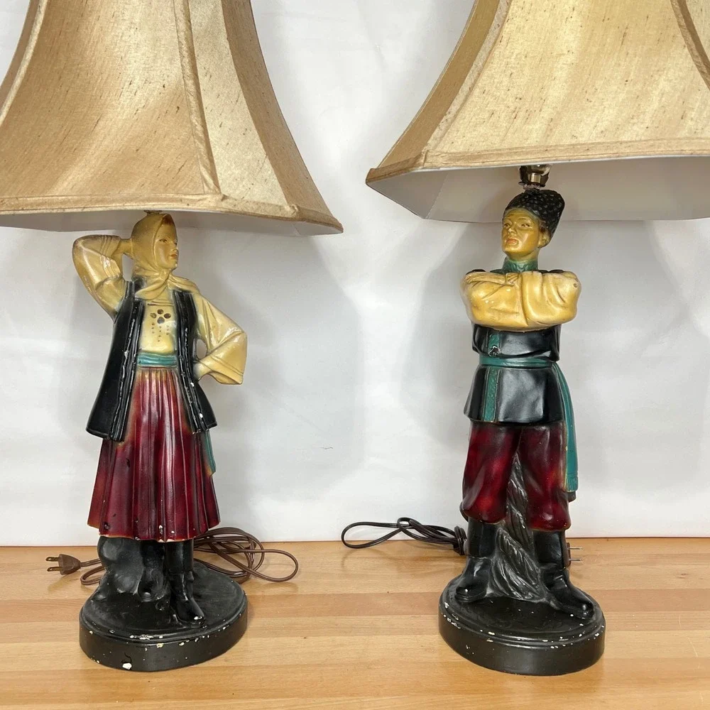*RARE* Vintage Chalkware  European Couple Lamps‎ *RARE*